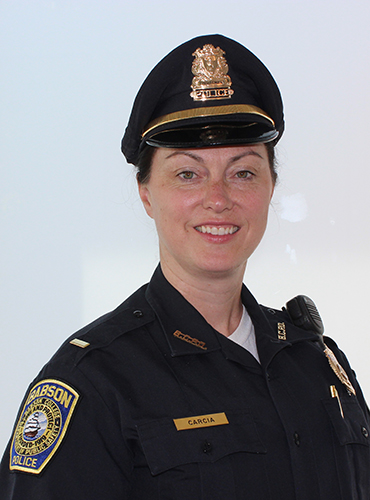 校园安全执行董事兼警察局长艾琳·卡西亚（Erin Carcia）